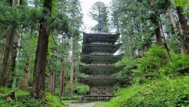 羽黒山（はぐろさん）国宝五重塔と2446段の石段を歩く【出羽三山の神秘スポット】